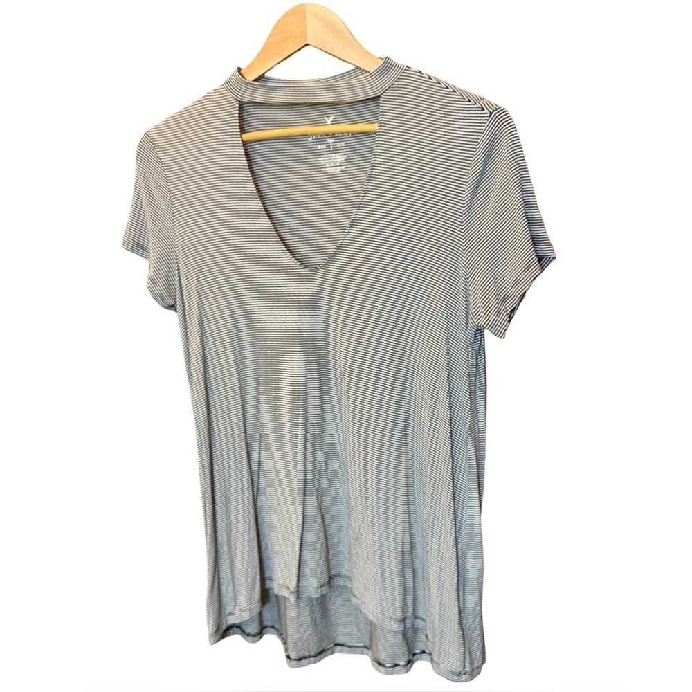 American Eagle Soft & Sexy Striped Choker Tee 🖤🤍